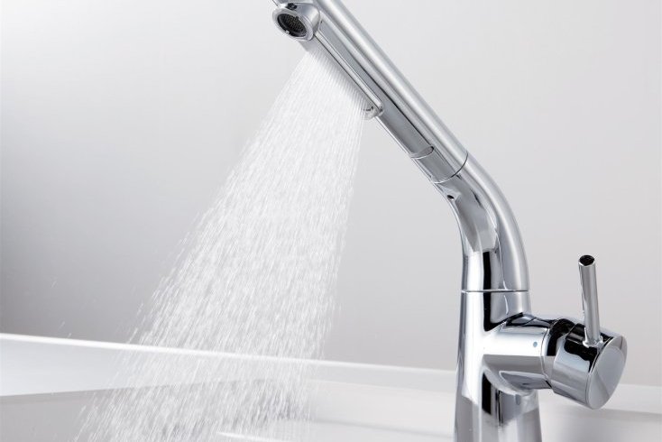幅広のエアイン シャワーで 手早く洗えて、節水効果もバツグン