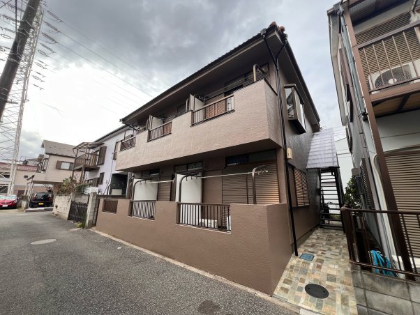 賃貸アパートの外壁を一新。安心と美観を両立した塗装工事